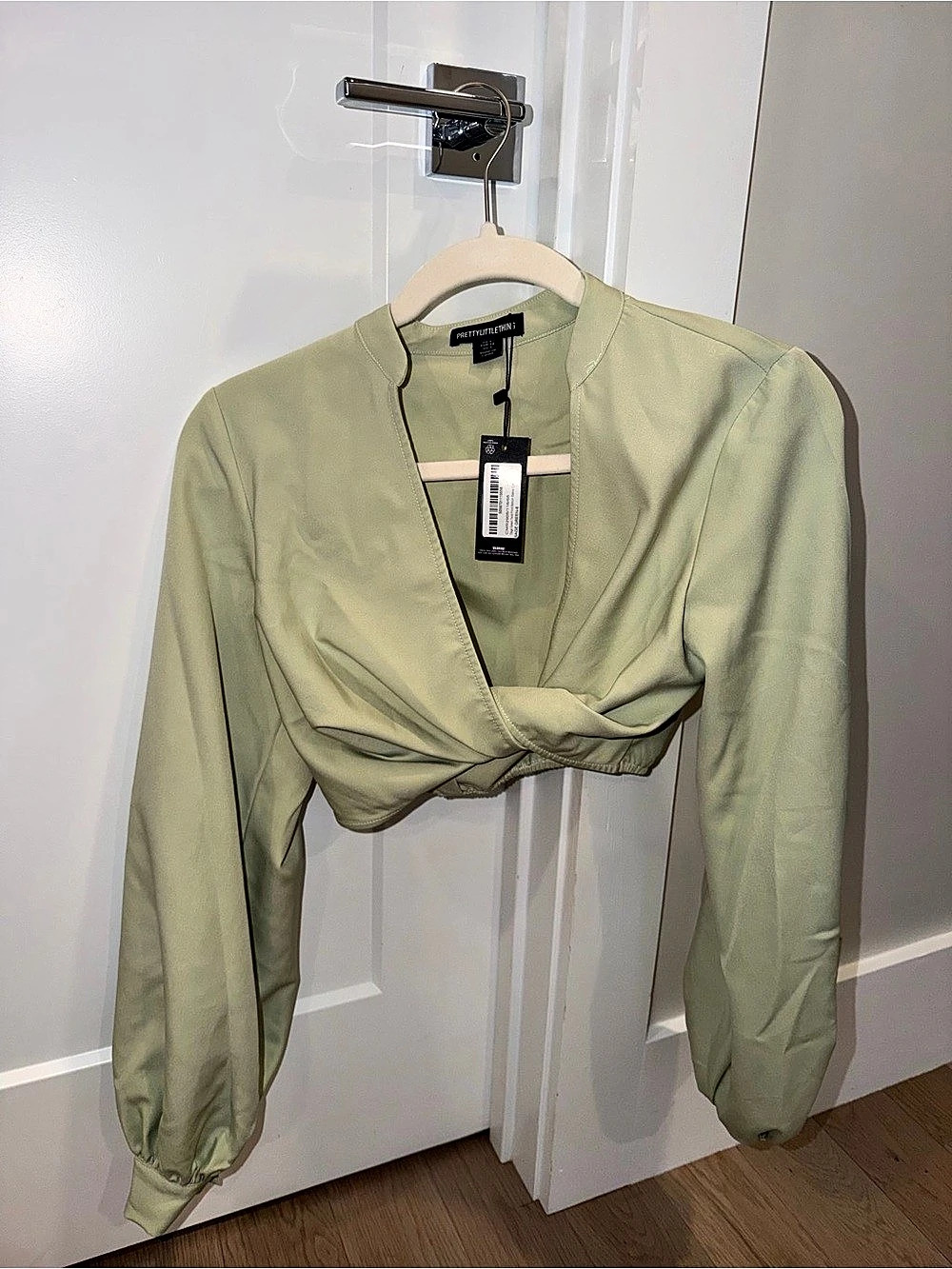 PrettyLittleThing Sage Green Twist Front Balloon Sleeve Crop Top size US 2